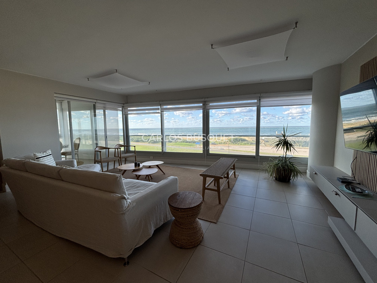 Apartamento ID.1102 - Apartamento en alquiler temporal de 3 dormitorios en suite, en playa Brava