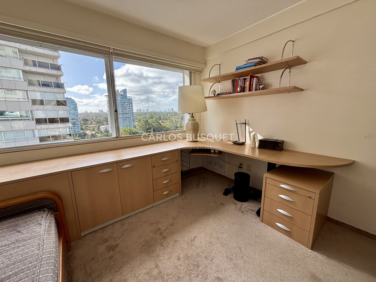 Apartamento ID.877 - Apartamento en venta de 3 dormitorios en suite, en Playa Mansa 