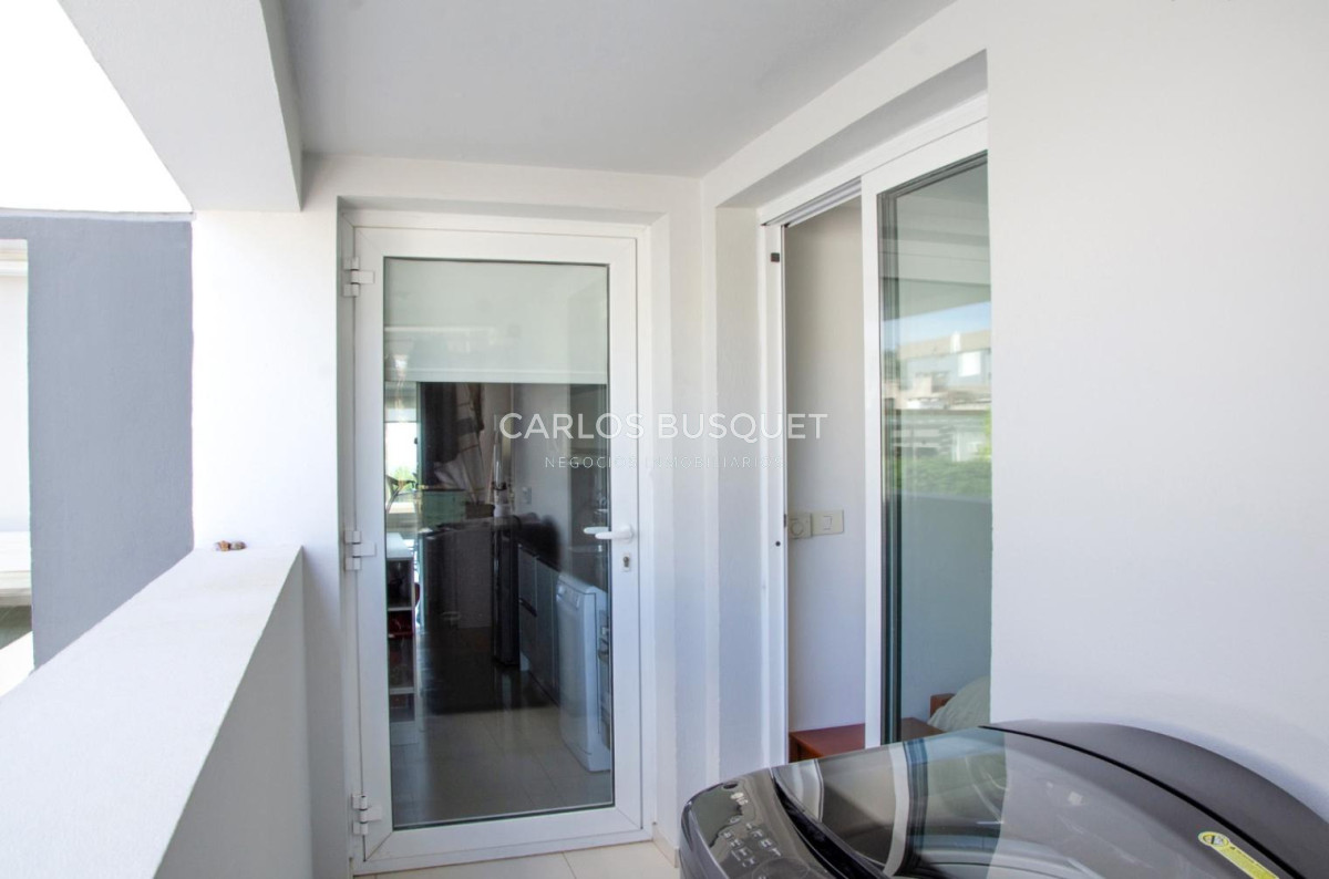 Apartamento ID.1462 - Hermoso apartamento en playa Mansa 2 dormitorios primera linea disponible en venta