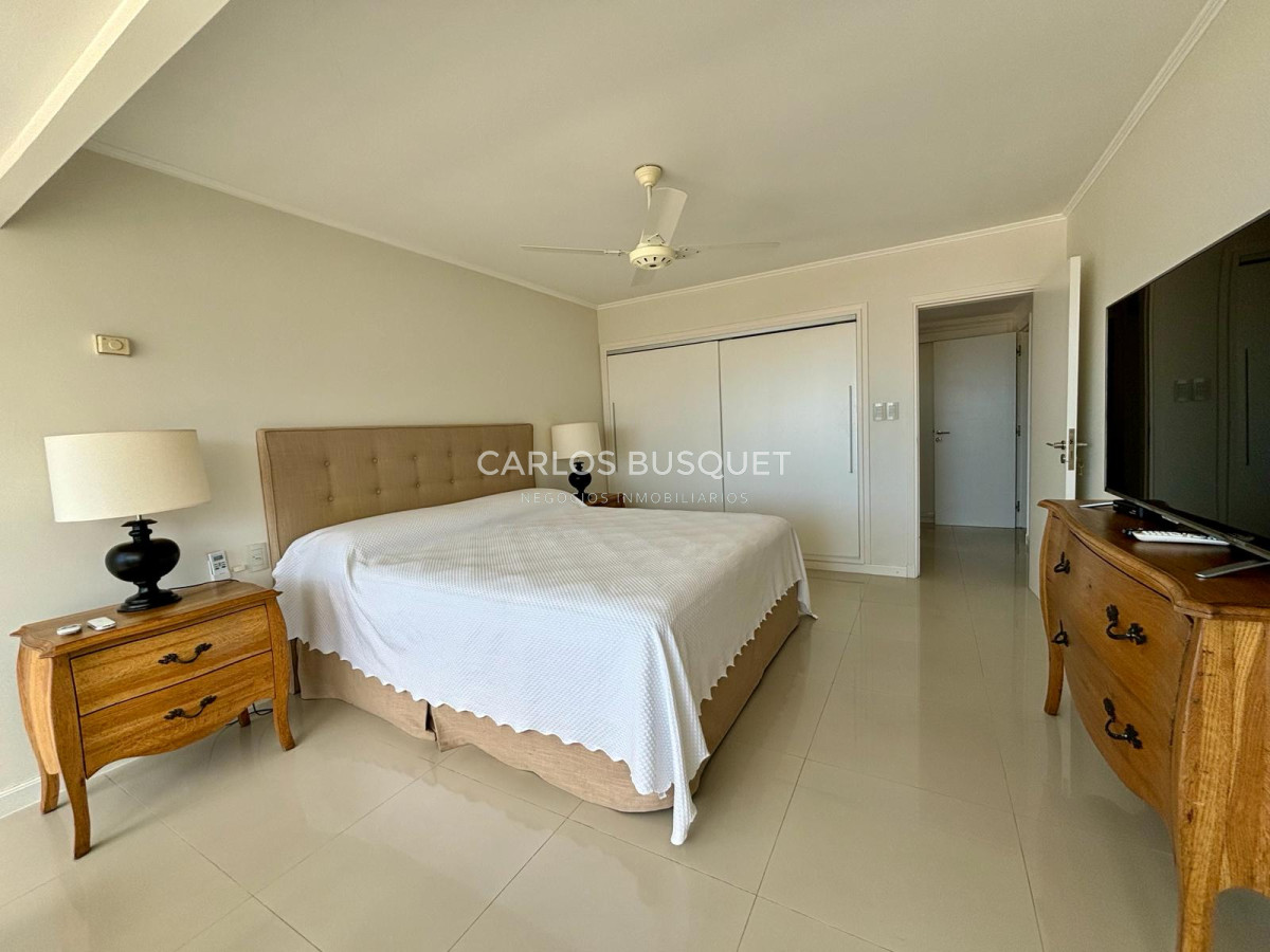 Apartamento ID.478 - Apartamento en alquiler, de 3 dormitorios en suite, en playa mansa! 