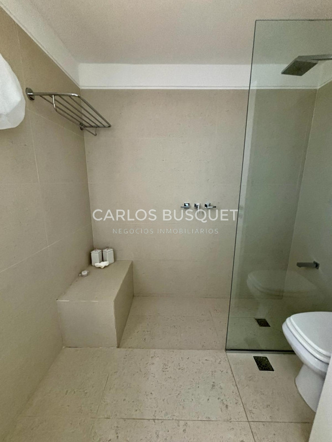 Apartamento ID.478 - Apartamento en alquiler, de 3 dormitorios en suite, en playa mansa! 