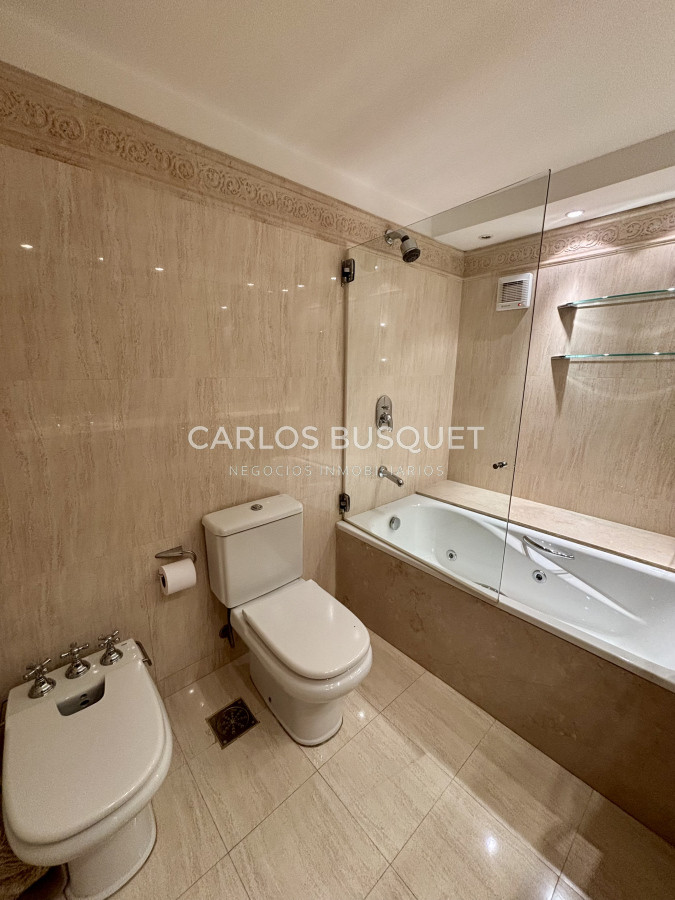Apartamento ID.877 - Apartamento en venta de 3 dormitorios en suite, en Playa Mansa 