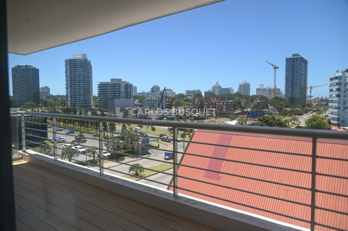 Apartamento ID.1453 - Apartamento en venta Playa Mansa Alexander Collection 3 suites y dependencia.