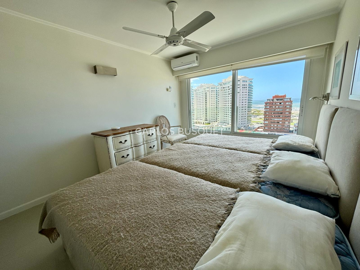 Apartamento ID.478 - Apartamento en alquiler, de 3 dormitorios en suite, en playa mansa! 