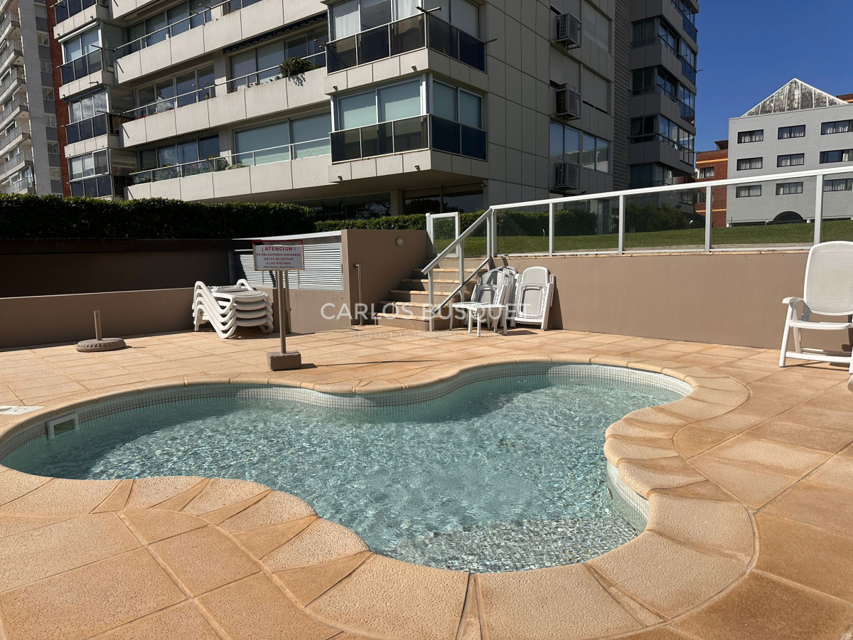 Apartamento ID.877 - Apartamento en venta de 3 dormitorios en suite, en Playa Mansa 