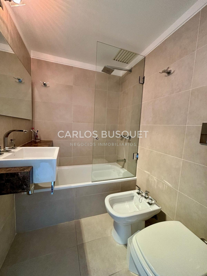 Apartamento ID.478 - Apartamento en alquiler, de 3 dormitorios en suite, en playa mansa! 