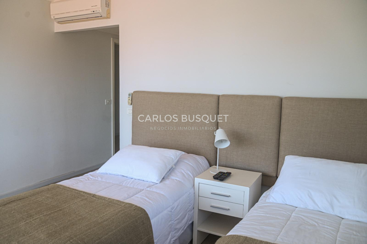 Apartamento ID.1453 - Apartamento en venta Playa Mansa Alexander Collection 3 suites y dependencia.