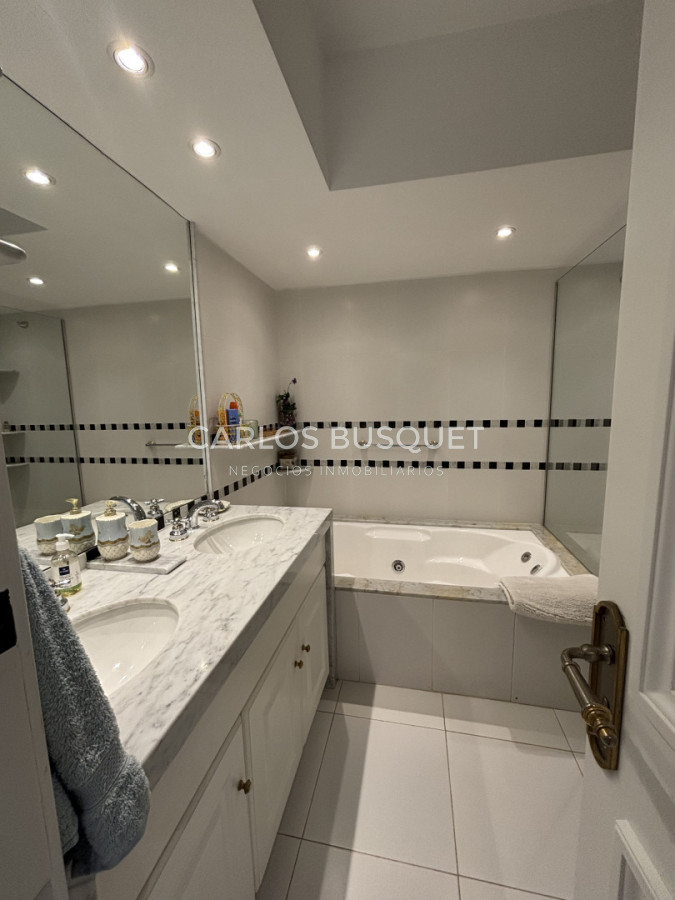 Apartamento ID.1561 - Venta de Penthouse de 5 suites en playa Brava