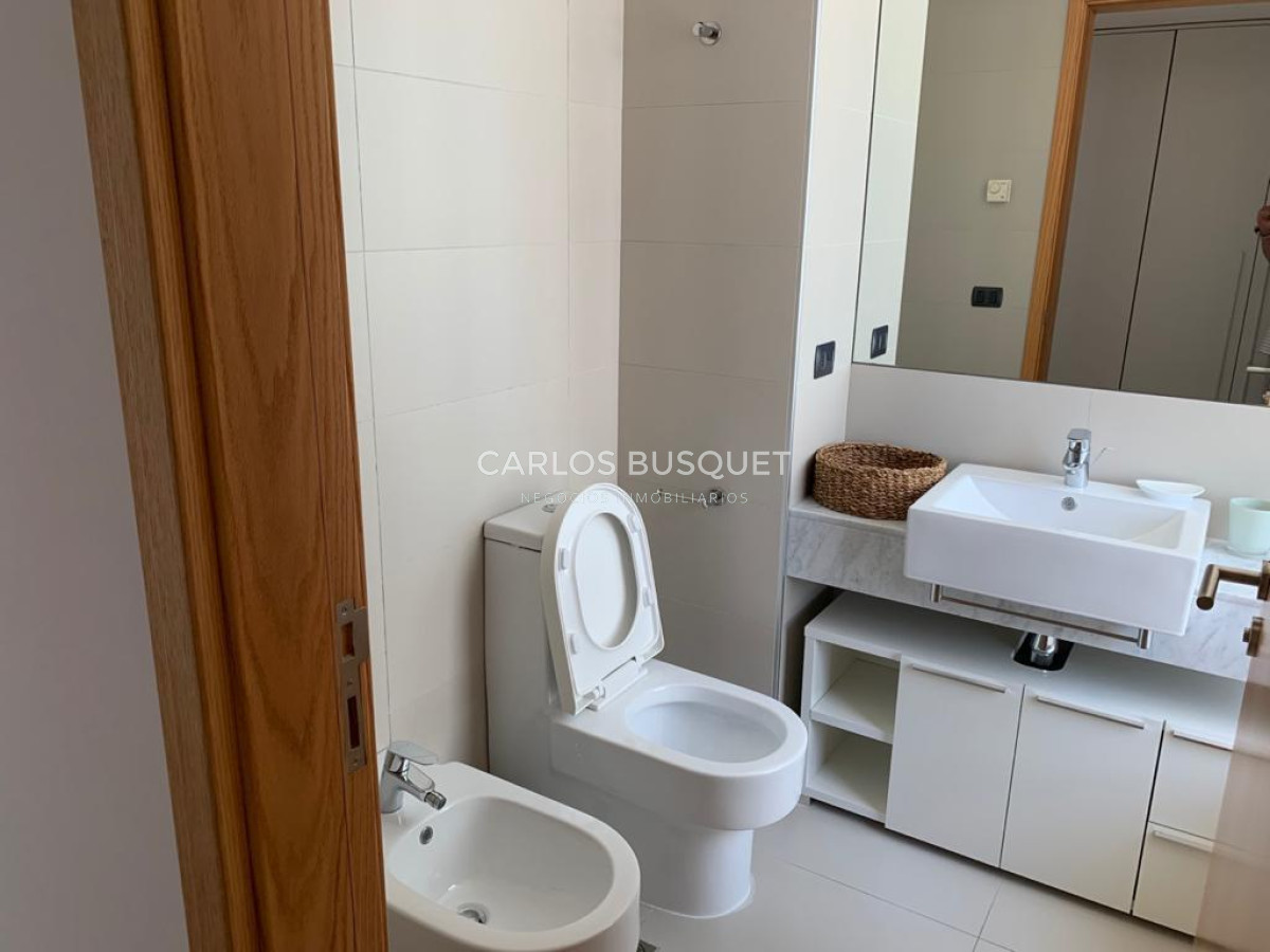 Apartamento ID.896 - Espectacular semipiso en venta en playa brava