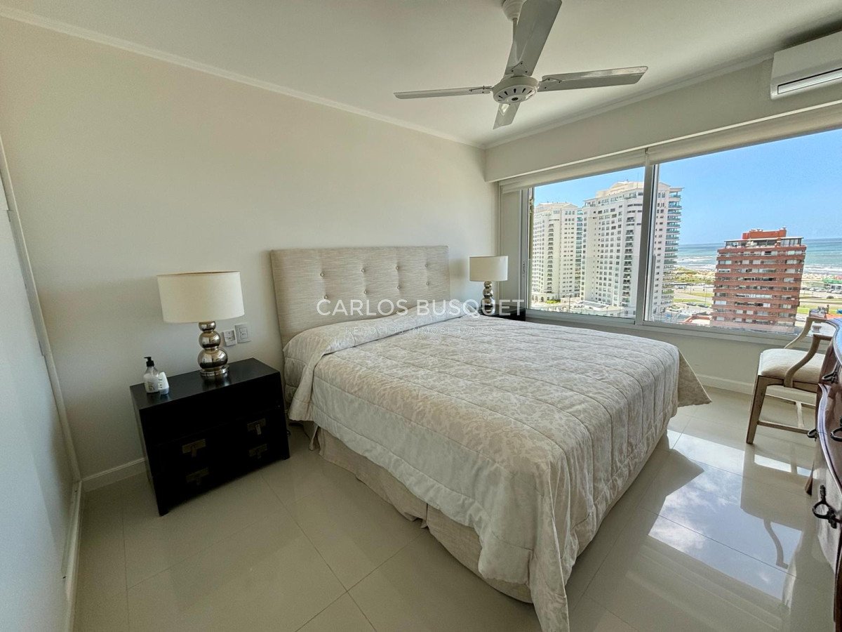 Apartamento ID.478 - Apartamento en alquiler, de 3 dormitorios en suite, en playa mansa! 