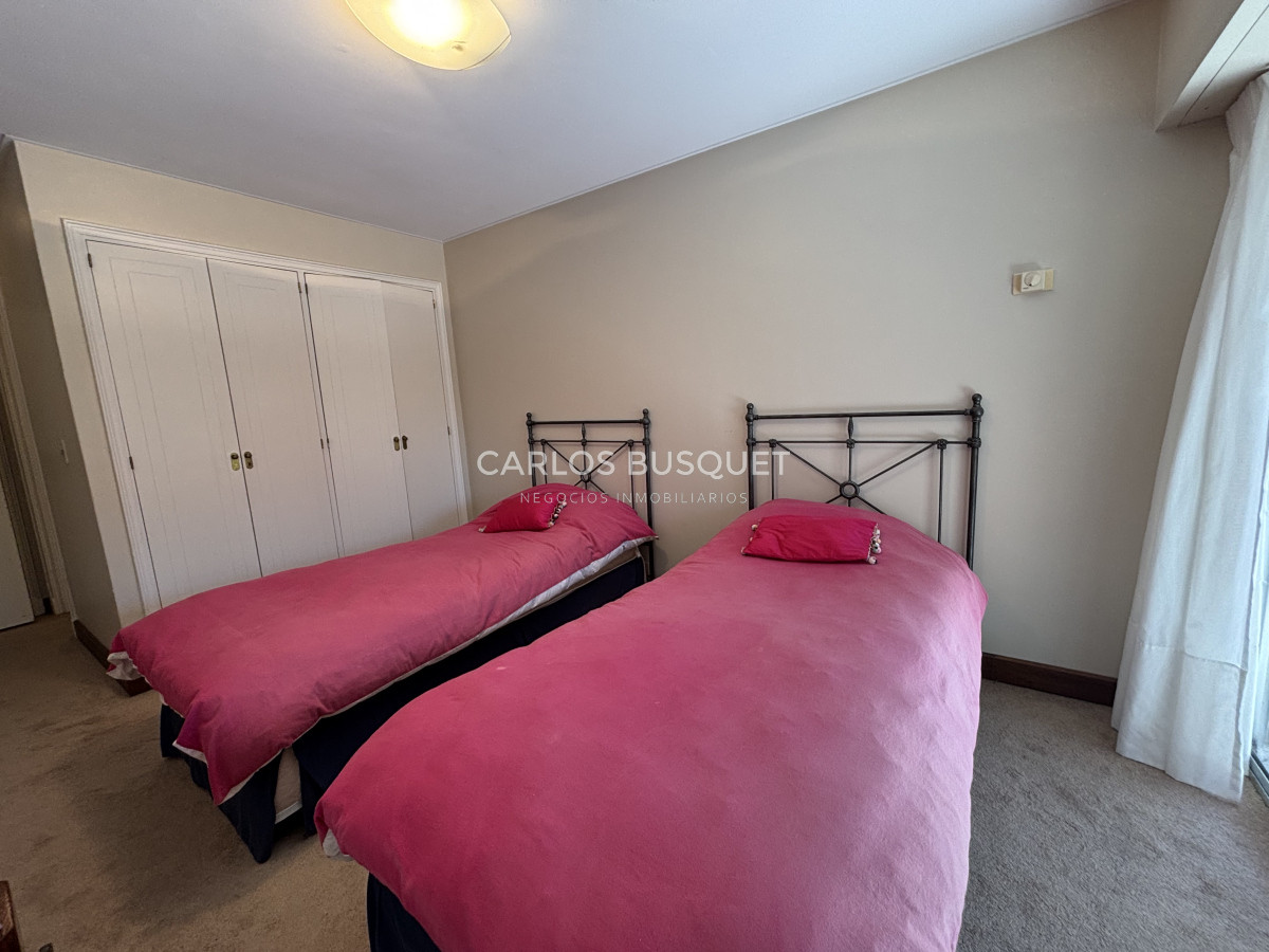 Apartamento ID.1305 - Apartamento en venta de 4 dormitorios en playa brava, frente al mar!