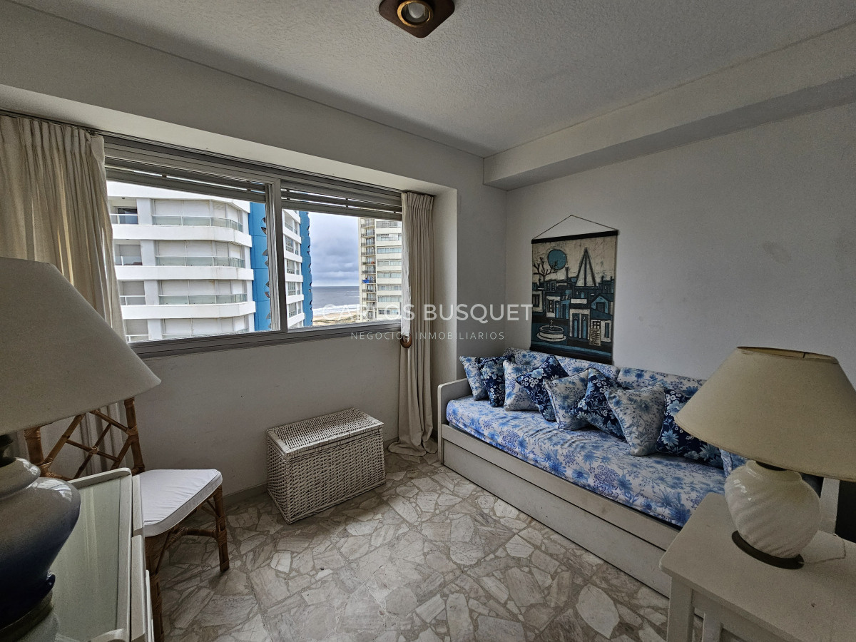 Apartamento ID.1234 - Apartamento en venta, de 3 dormitorios, en playa brava primera linea