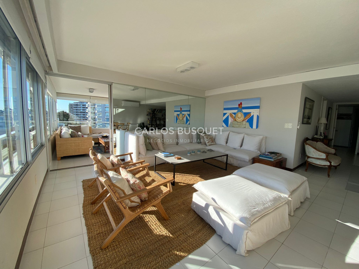 Apartamento ID.63 - Apartamento en alquiler, de 3 dormitorios, en playa brava, frente al mar! 