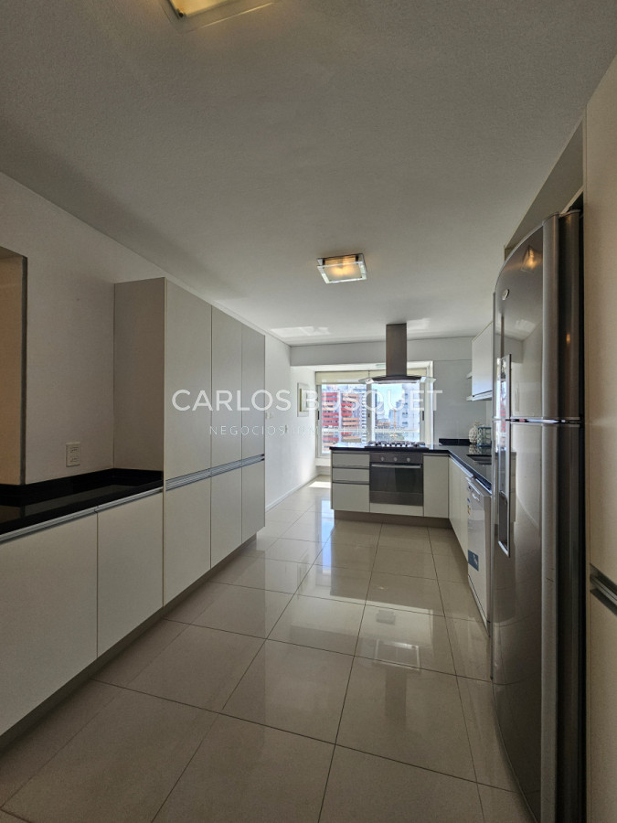 Apartamento ID.944 - Apartamento en venta de 3 dormitorios en suite, en Playa Brava