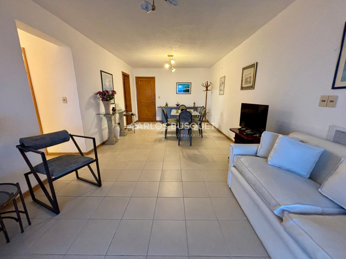 Apartamento ID.41 - Apartamento en venta de 2 dormitorios, playa brava, primera fila 