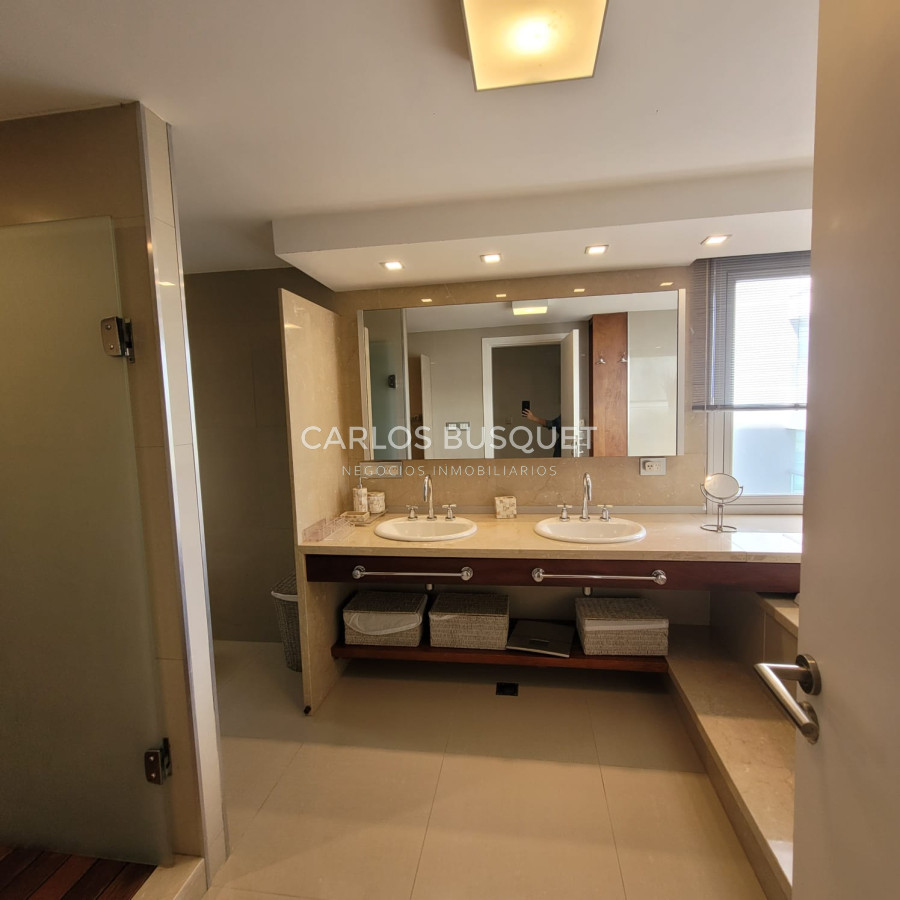 Apartamento ID.846 - Espectacular apartamento en venta primera linea playa brava 3 suites y servicio
