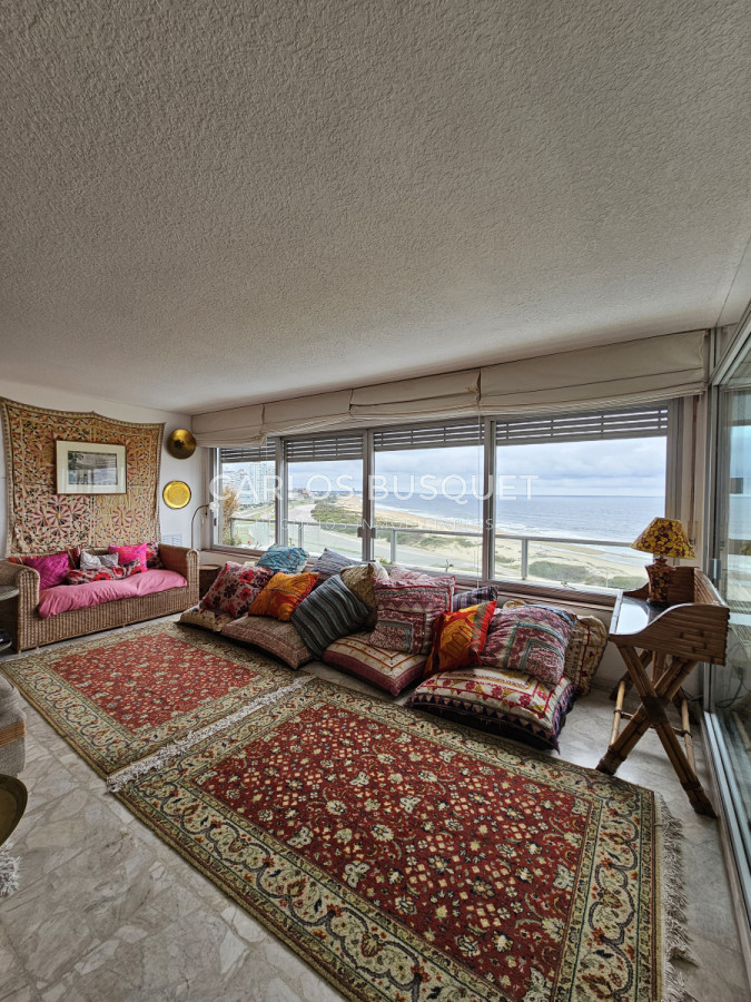 Apartamento ID.1234 - Apartamento en venta, de 3 dormitorios, en playa brava primera linea