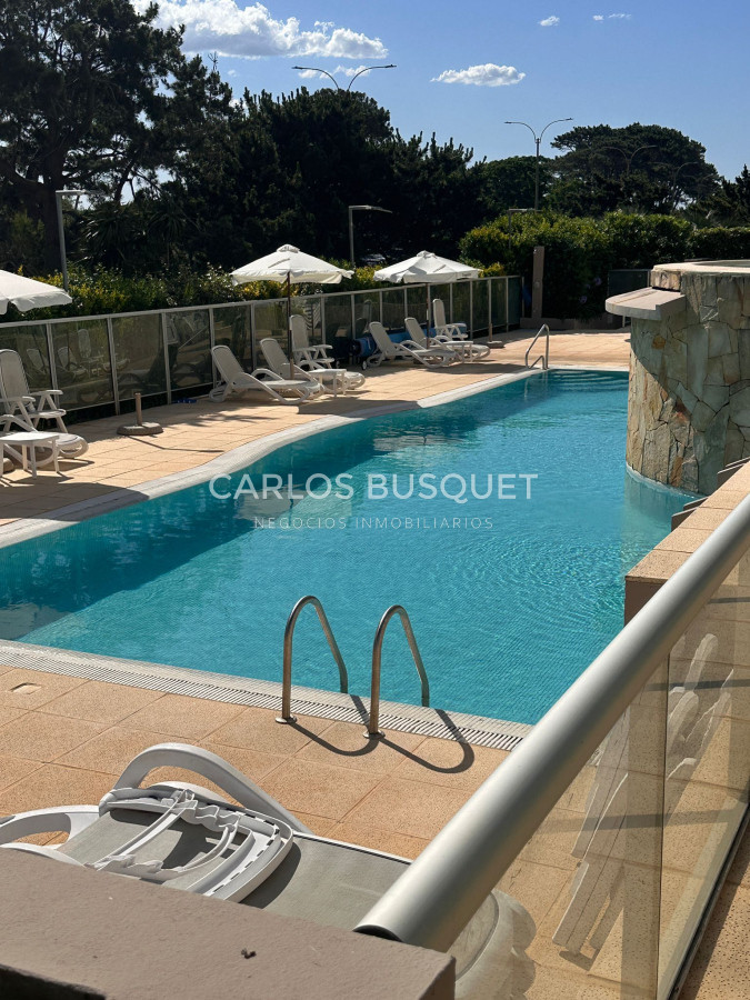 Apartamento ID.877 - Apartamento en venta de 3 dormitorios en suite, en Playa Mansa 