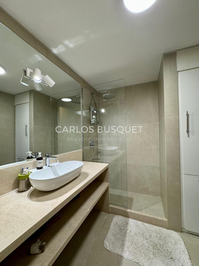 Apartamento ID.697 - Apartamento en alquiler temporal de 2 dormitorios, en playa brava, frente al mar