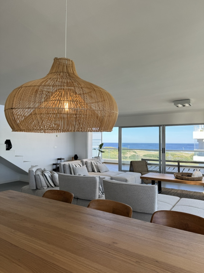 Penthouse en venta, de 3 dormitorios en suite, en playa brava, primera linea