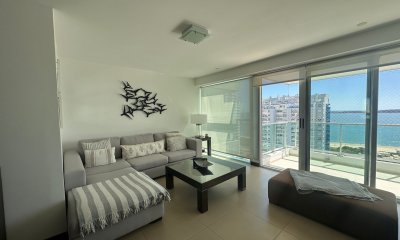 Apartamento en venta, de 3 dormitorios en suites, playa mansa