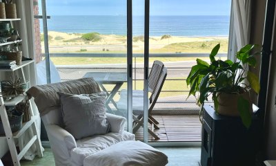 Apartamento en Venta, de 2 dormitorios, playa brava! Reciclado!