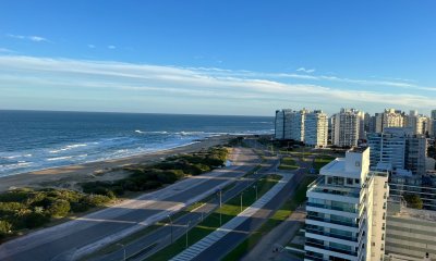 Apartamento en venta, de 3 dormitorios en Playa brava, primera fila!