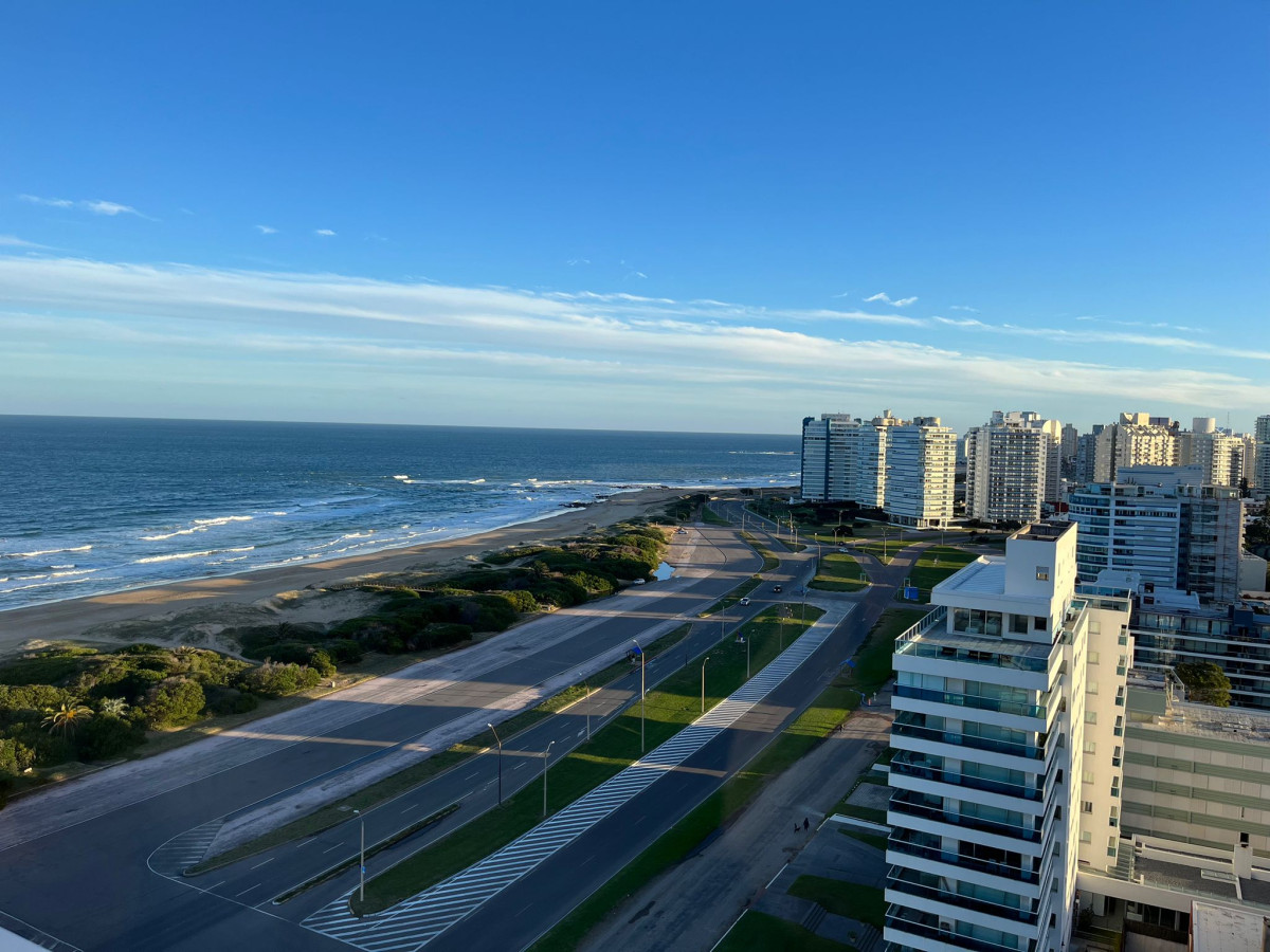 Apartamento en venta playa brava - piso alto en Tiburon II
