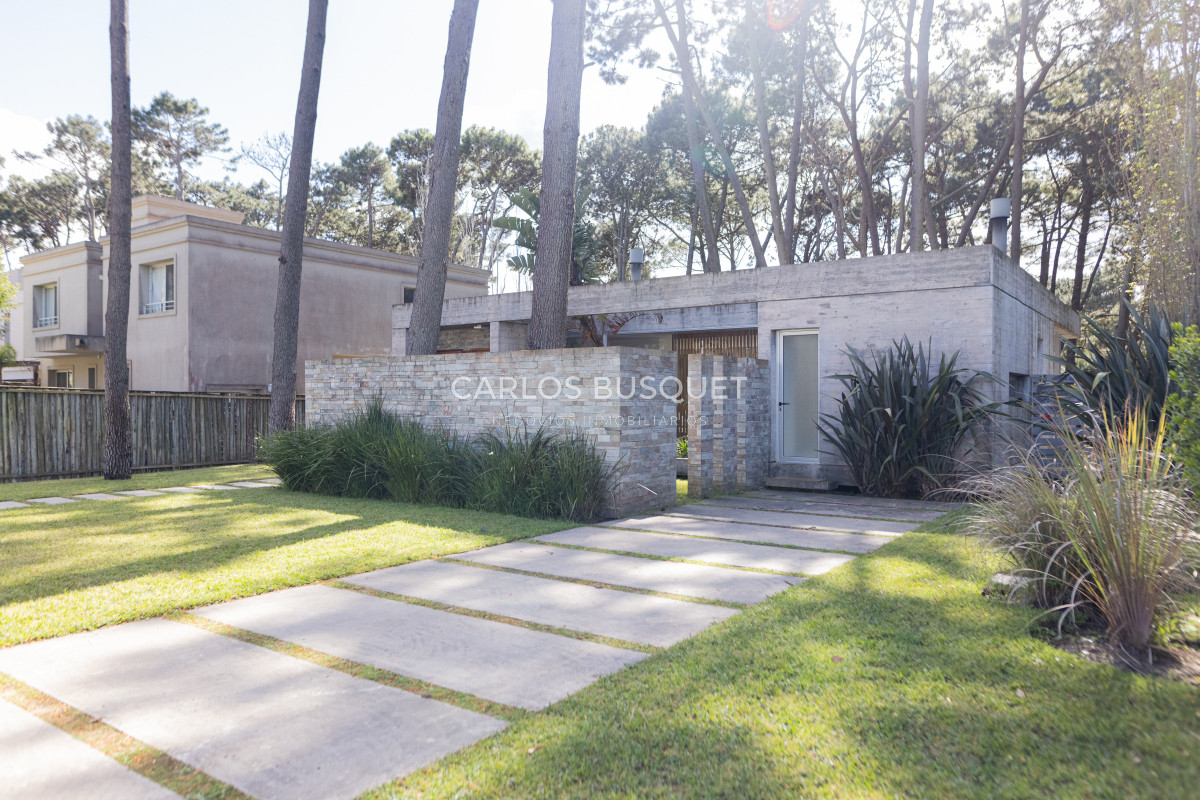 Casa ID.525 - Casa en venta de 4 dormitorios, en Barrio Cerrado en Rincon del Indio 