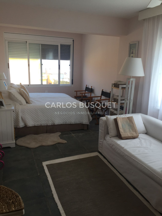 Casa ID.543 - Casa en venta de 4 dormitorios, en Punta Piedras