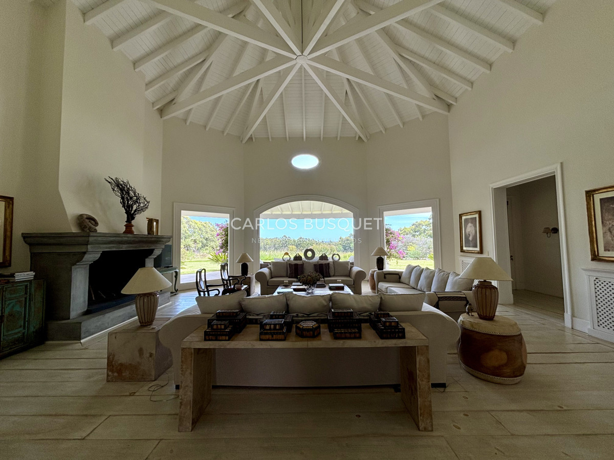 Casa ID.855 - Chacra en venta de 5 has, con espectacular casa de 5 dormitorios, en La Barra 
