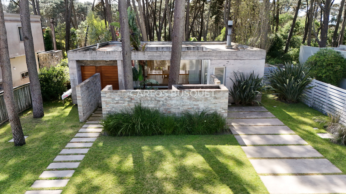 Casa ID.525 - Casa en venta de 4 dormitorios, en Barrio Cerrado en Rincon del Indio 