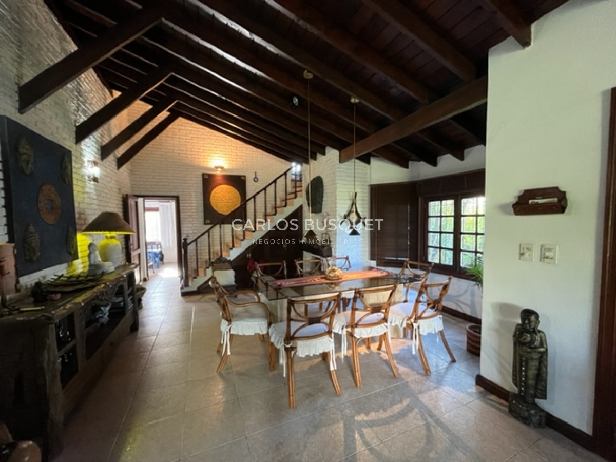 Casa ID.549 - Casa en venta de 4 dormitorios, en zona Mansa, a 2 cuadras de la playa