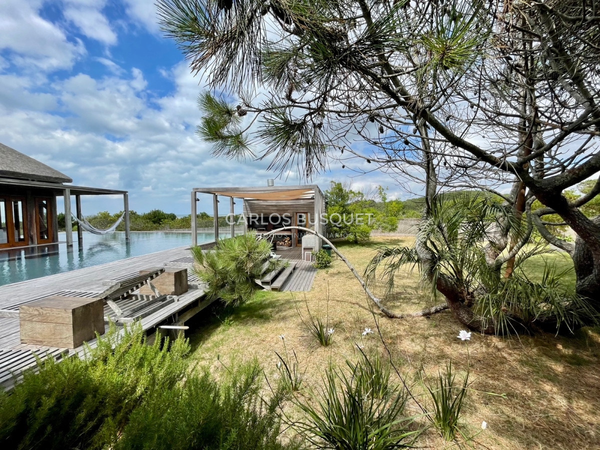 Casa ID.558 - Casa en venta, de 5 dormitorios, en San Antonio de La Pedrera, primera fila! 