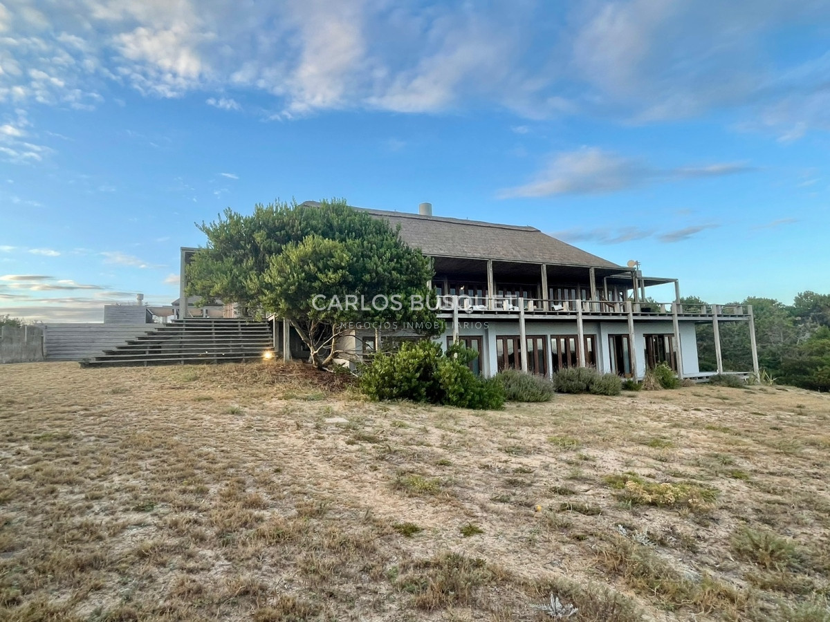 Casa ID.558 - Casa en venta, de 5 dormitorios, en San Antonio de La Pedrera, primera fila! 