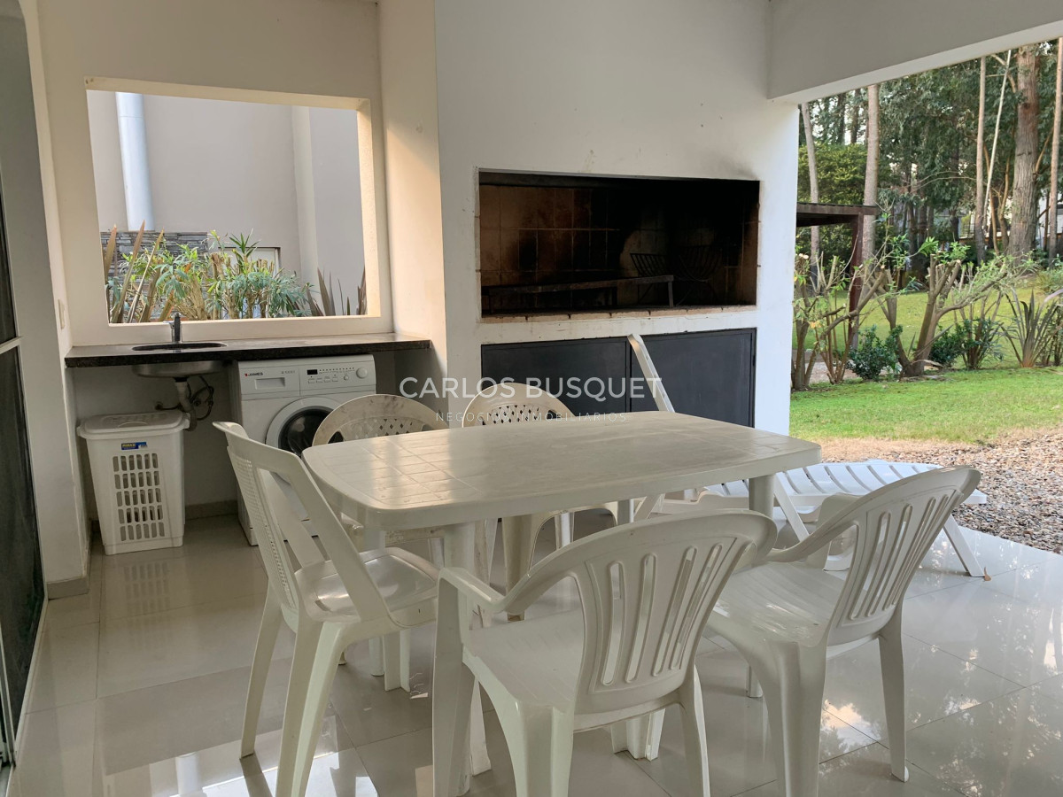 Casa ID.294 - Casa en venta de 4 dormitorios en Solanas 