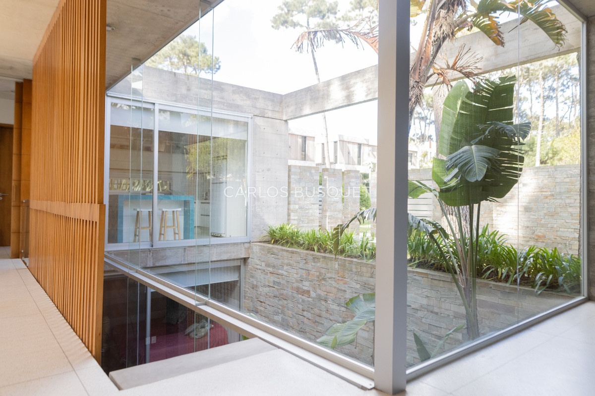 Casa ID.525 - Casa en venta de 4 dormitorios, en Barrio Cerrado en Rincon del Indio 