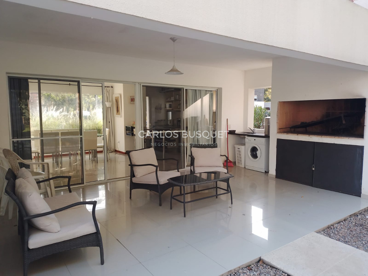 Casa ID.294 - Casa en venta de 4 dormitorios en Solanas 