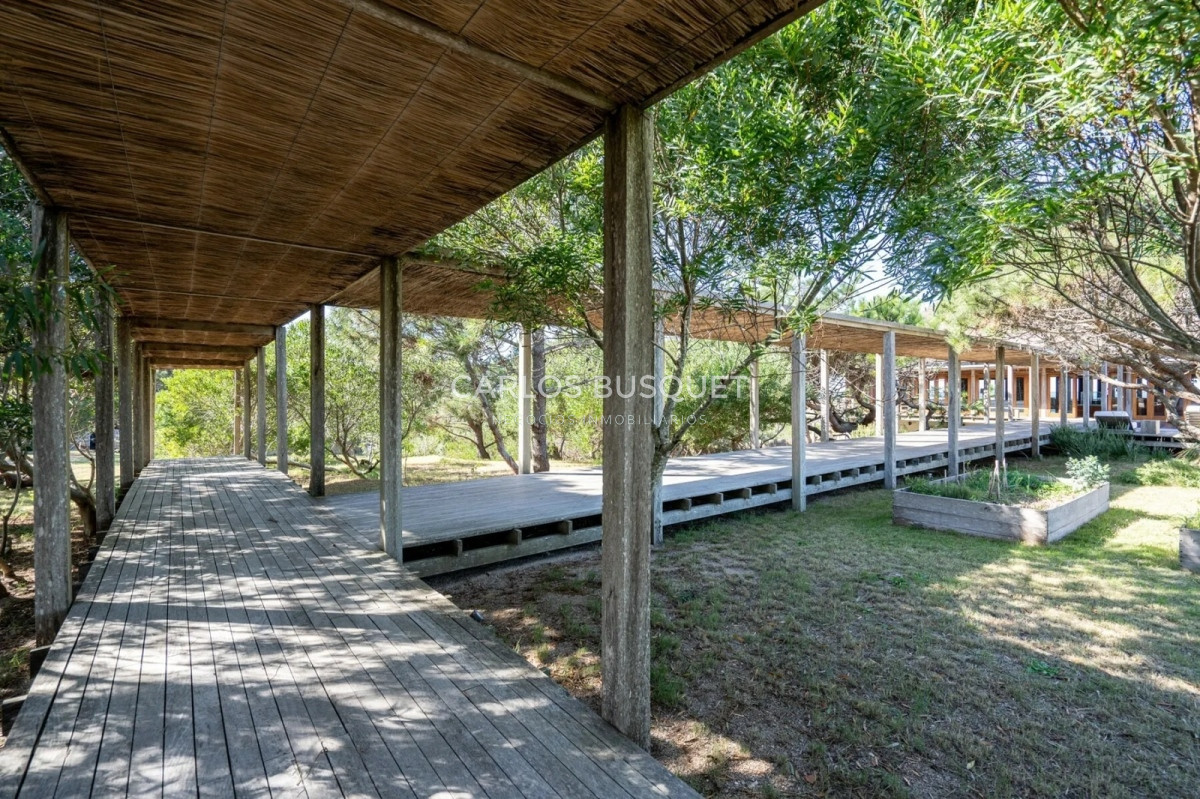 Casa ID.558 - Casa en venta, de 5 dormitorios, en San Antonio de La Pedrera, primera fila! 