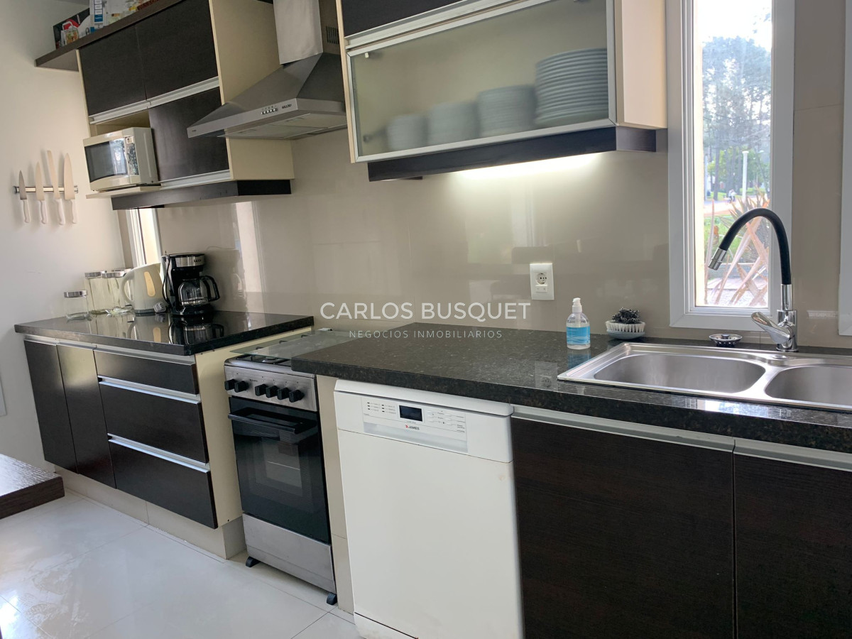 Casa ID.294 - Casa en venta de 4 dormitorios en Solanas 