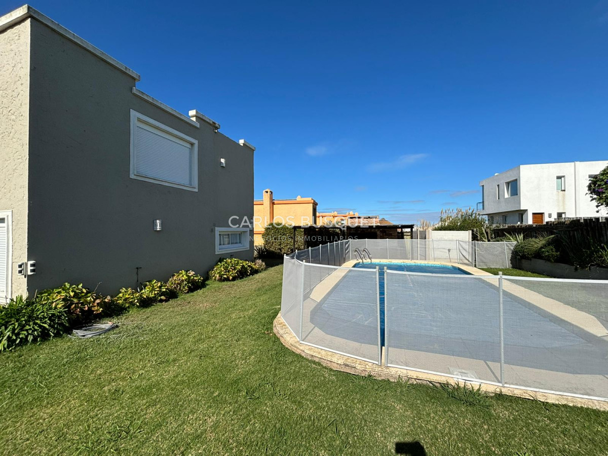Casa ID.543 - Casa en venta de 4 dormitorios, en Punta Piedras