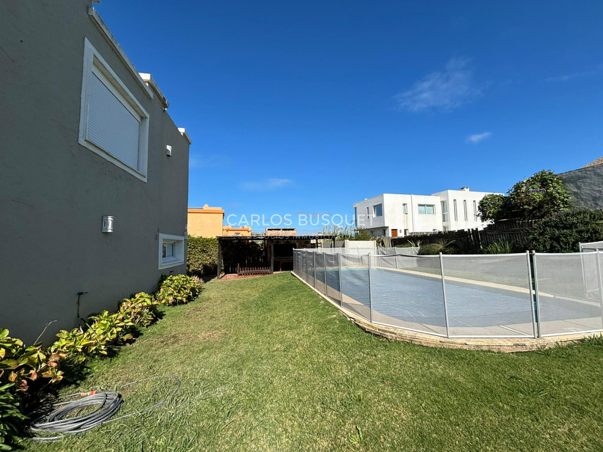 Casa ID.543 - Casa en venta de 4 dormitorios, en Punta Piedras