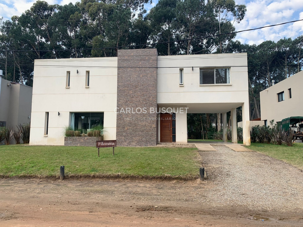 Casa ID.294 - Casa en venta de 4 dormitorios en Solanas 