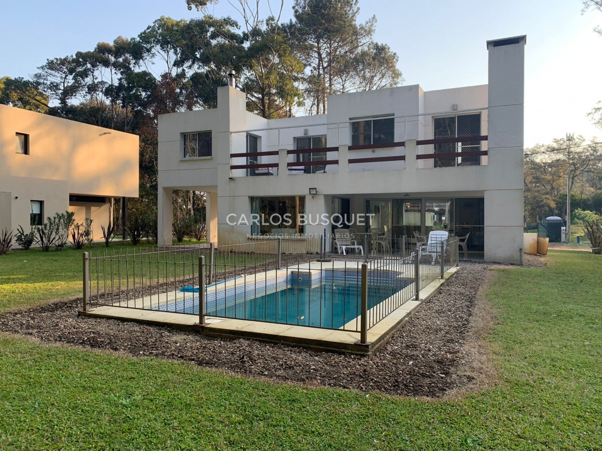 Casa ID.294 - Casa en venta de 4 dormitorios en Solanas 
