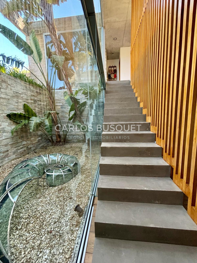 Casa ID.525 - Casa en venta de 4 dormitorios, en Barrio Cerrado en Rincon del Indio 