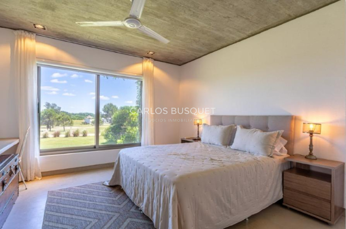 Casa ID.557 - Casa en venta en La Barra, Barrio el Quijote, de 3 dormitorios y servicio. 