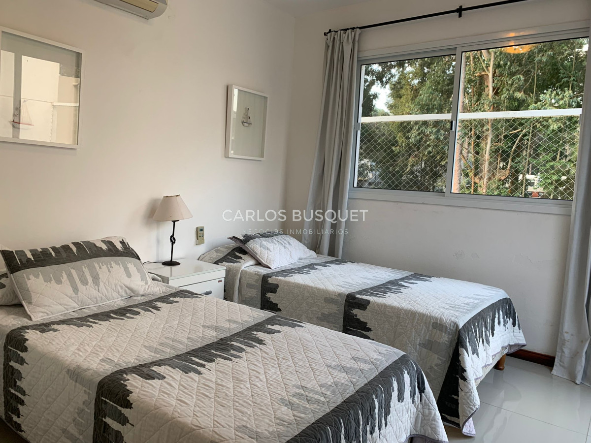 Casa ID.294 - Casa en venta de 4 dormitorios en Solanas 