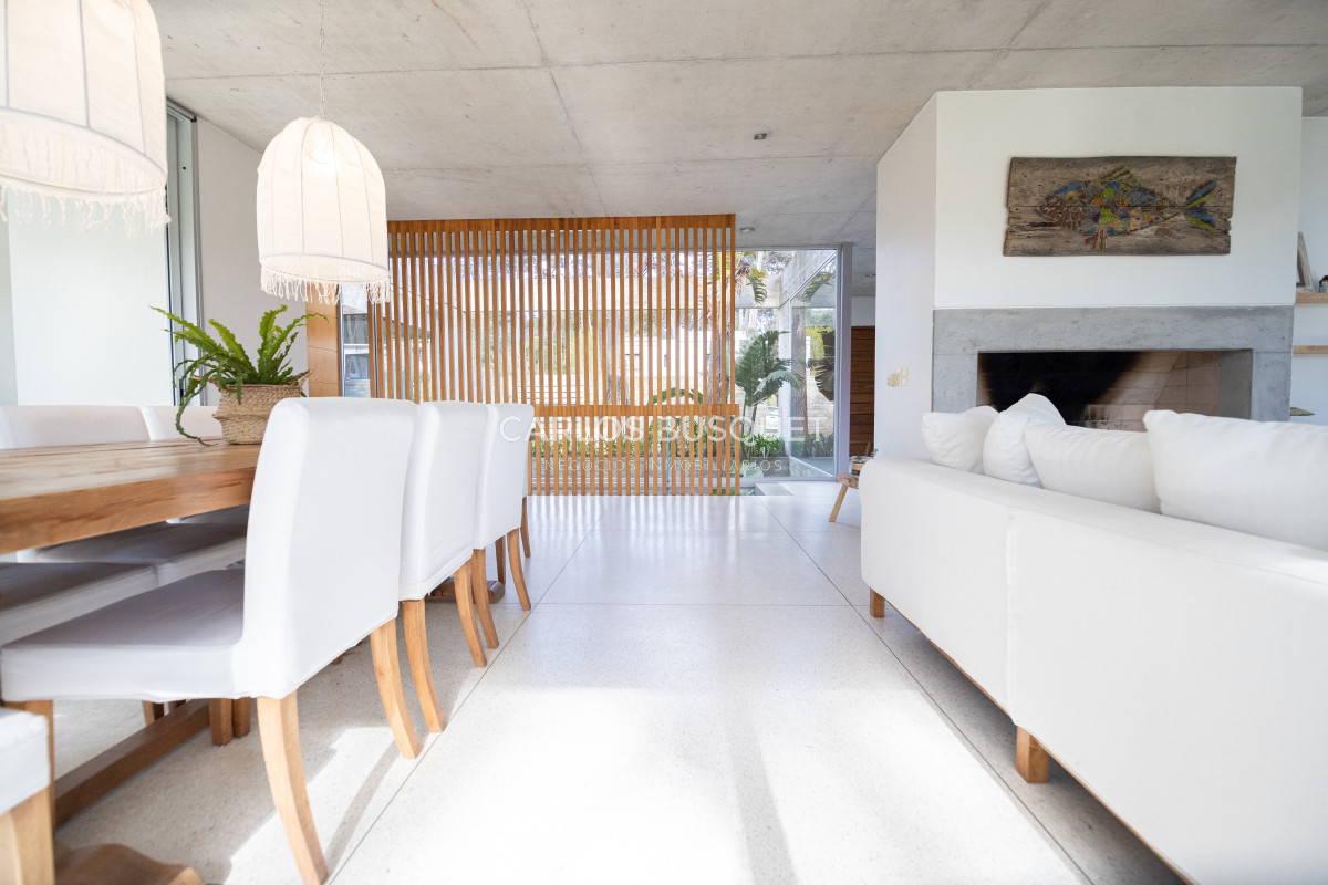 Casa ID.525 - Casa en venta de 4 dormitorios, en Barrio Cerrado en Rincon del Indio 