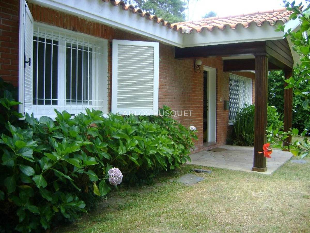 Casa ID.382 - Casa en alquiler temporal, de 3 dormitorios, en zona Cantegril! 