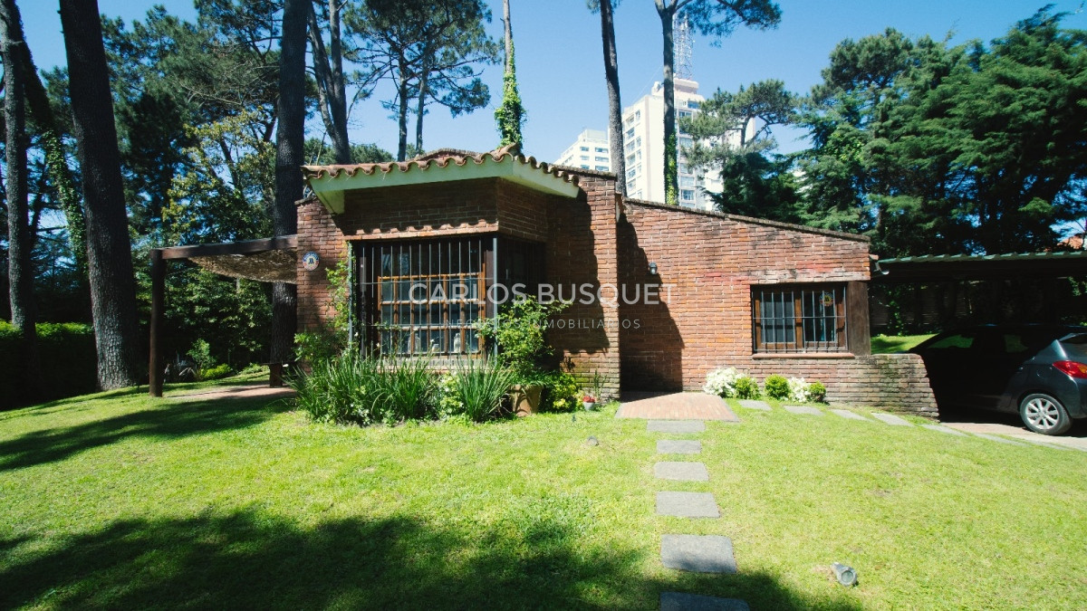 Casa ID.702 - Casa en alquiler temporario de 3 dormitorios, en barrio Cantegril 